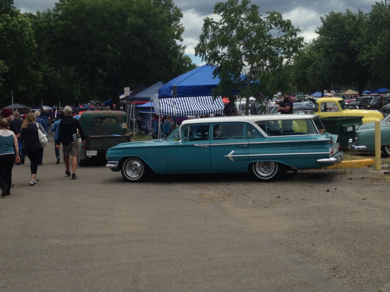 Love old Chevy wagons