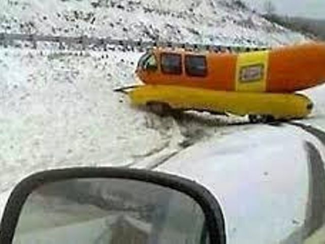 hot dog doing a cookie