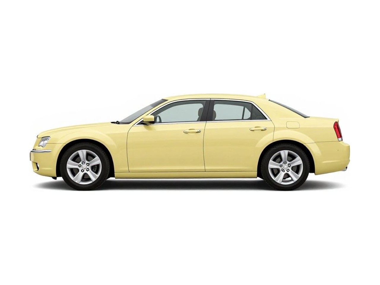 https://img.cruz.com/stock/2005/chrysler/2005-chrysler-300-base-cool-vanilla-clearcoat