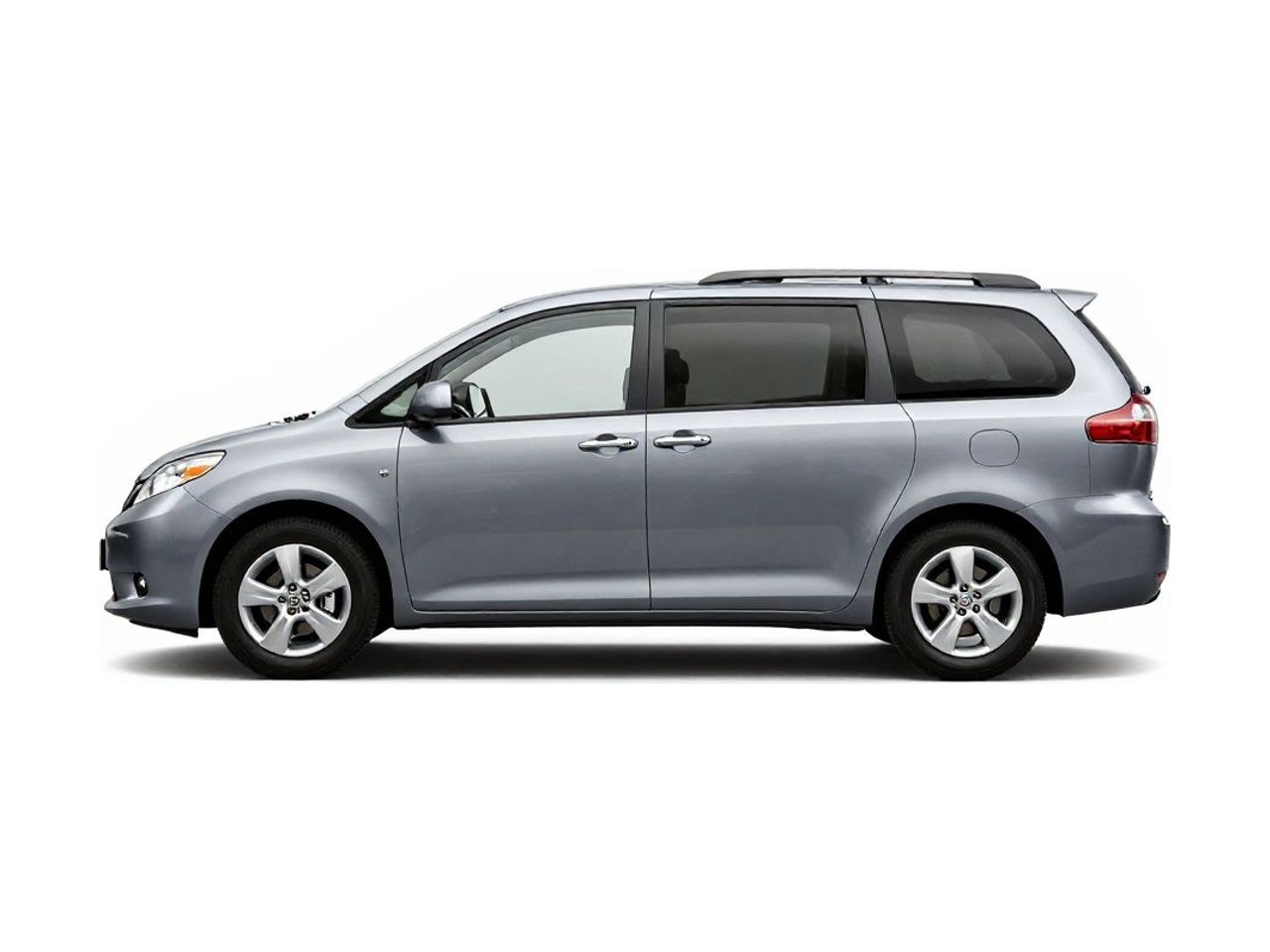 https://img.cruz.com/stock/2005/toyota/2005-toyota-sienna-xle-7-passenger-silver-shadow-pearl