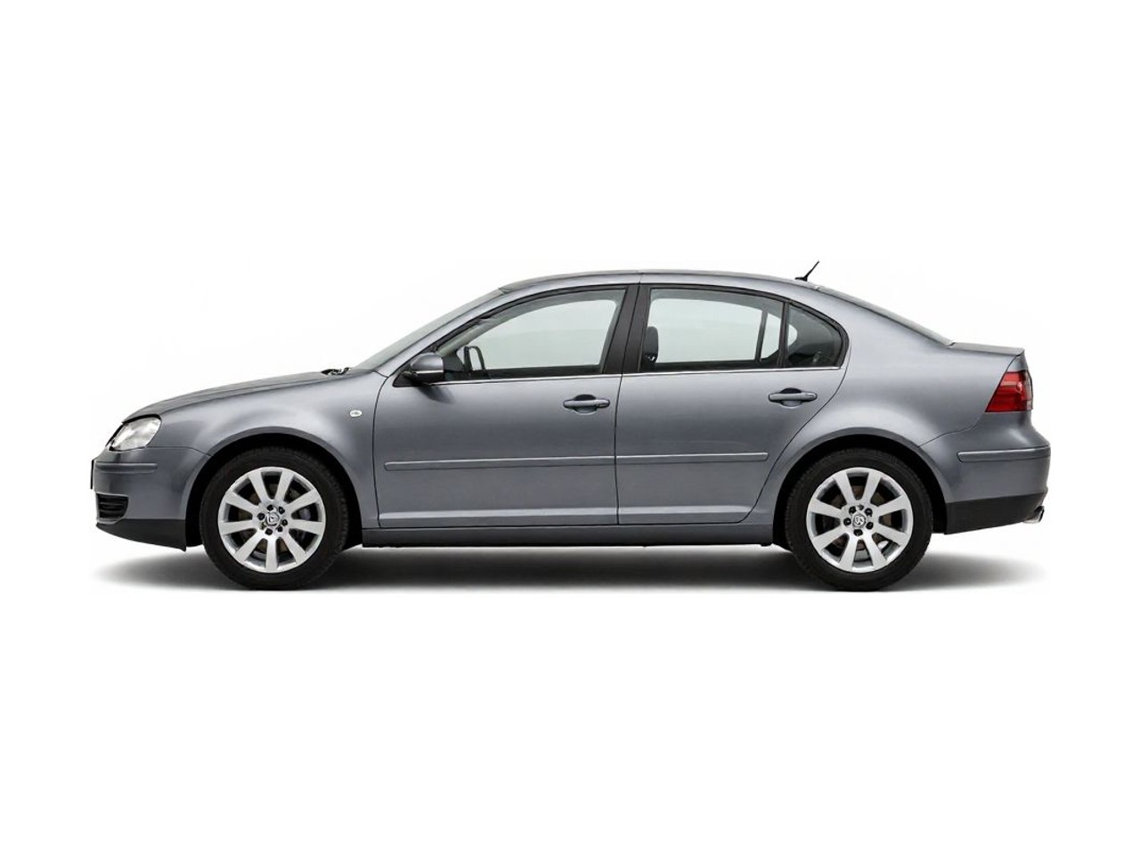 https://img.cruz.com/stock/2005/volkswagen/2005-volkswagen-jetta-2.5-pzev-platinum-gray-metallic