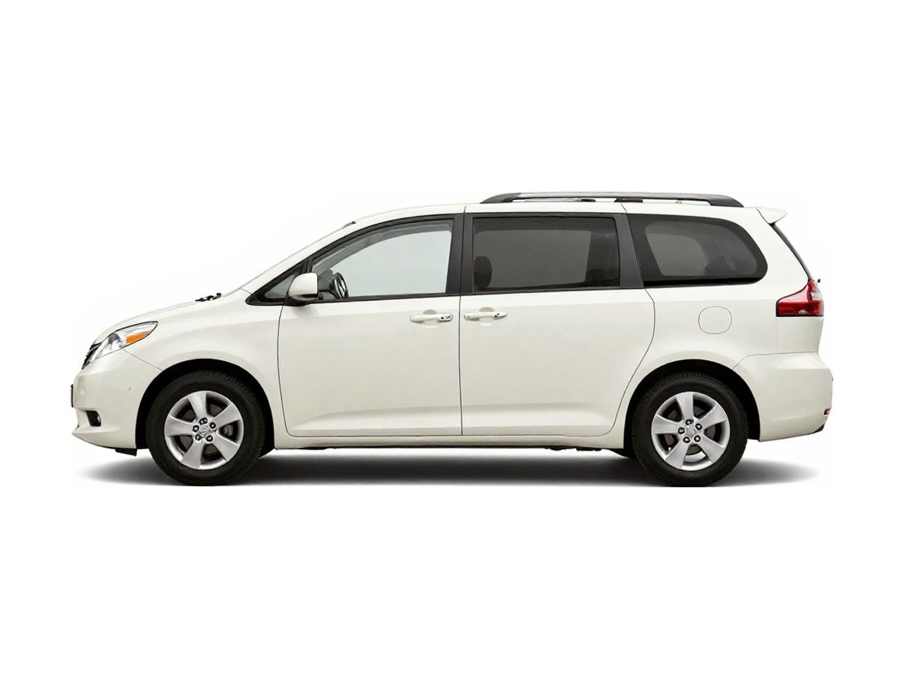 https://img.cruz.com/stock/2006/toyota/2006-toyota-sienna-ce-7-passenger-natural-white