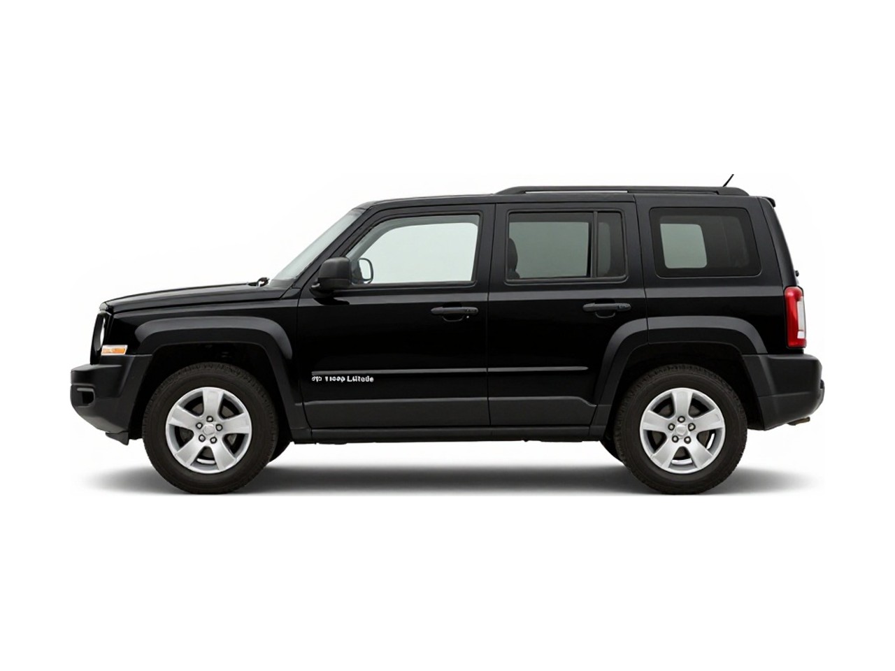 https://img.cruz.com/stock/2010/jeep/2010-jeep-patriot-latitude-brilliant-black-crystal-pearl-coat