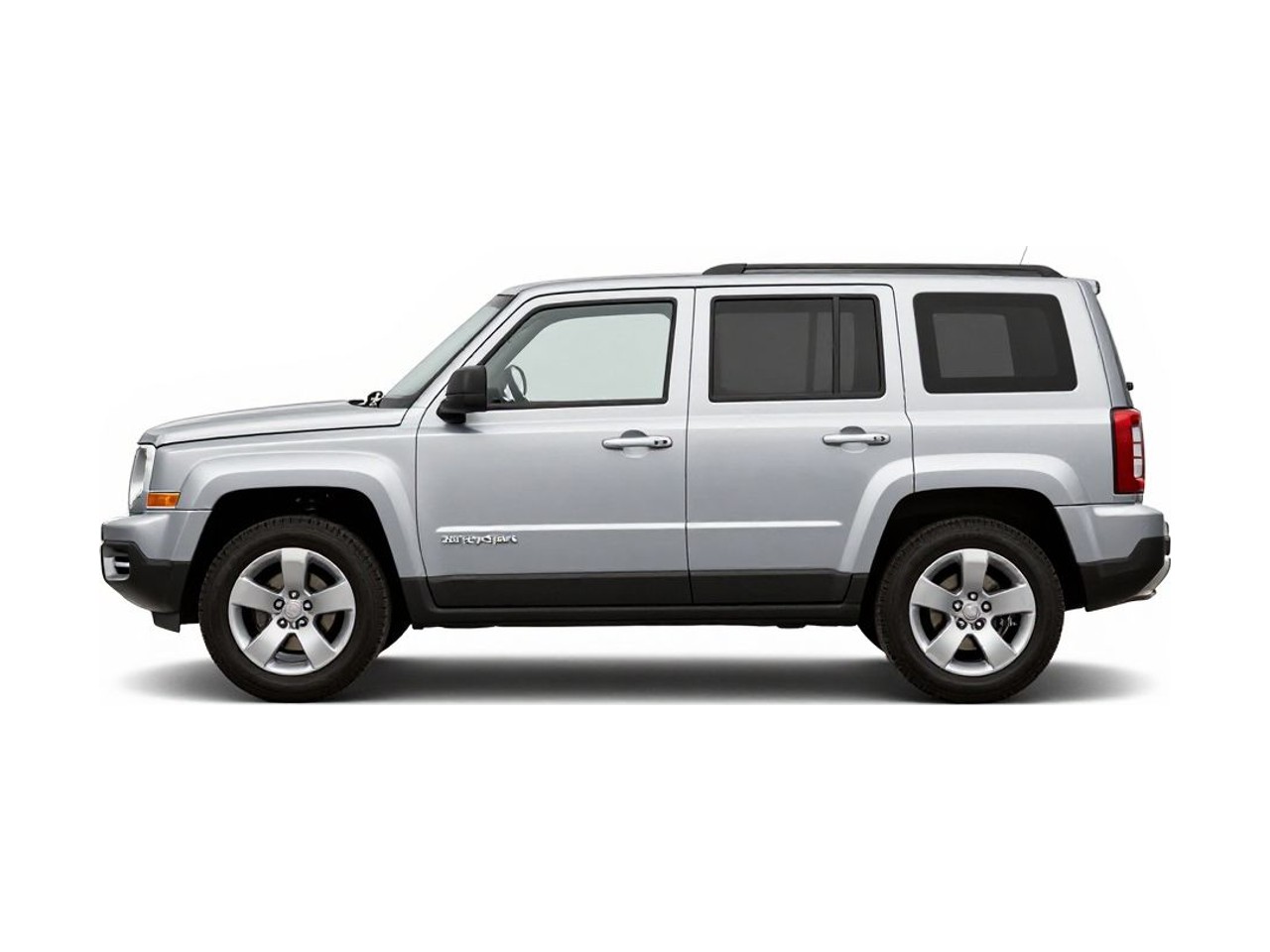https://img.cruz.com/stock/2011/jeep/2011-jeep-patriot-sport-bright-silver-metallic-clear-coat