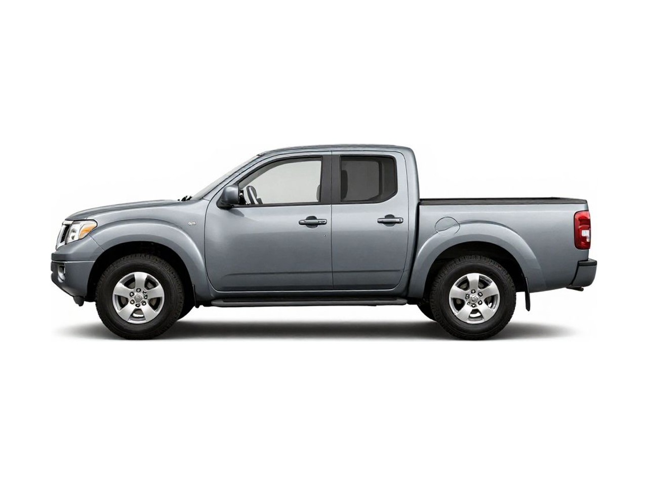 https://img.cruz.com/stock/2013/nissan/2013-nissan-frontier-sv-v6-brilliant-silver