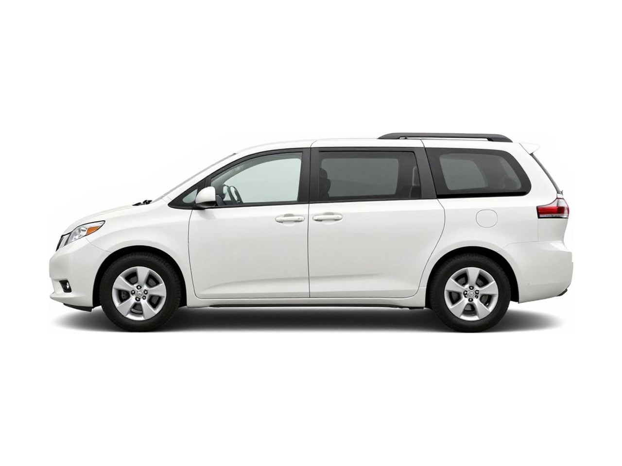 https://img.cruz.com/stock/2013/toyota/2013-toyota-sienna-l-7-passenger-super-white