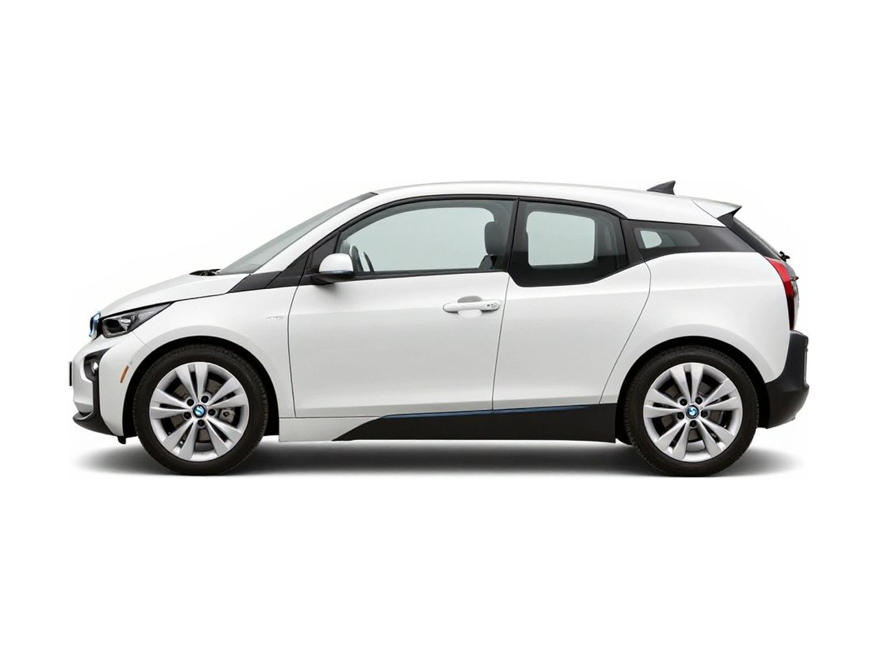 https://img.cruz.com/stock/2015/bmw/2015-bmw-i3-base-capparis-white-w-bmw-i-frozen-blue-accent