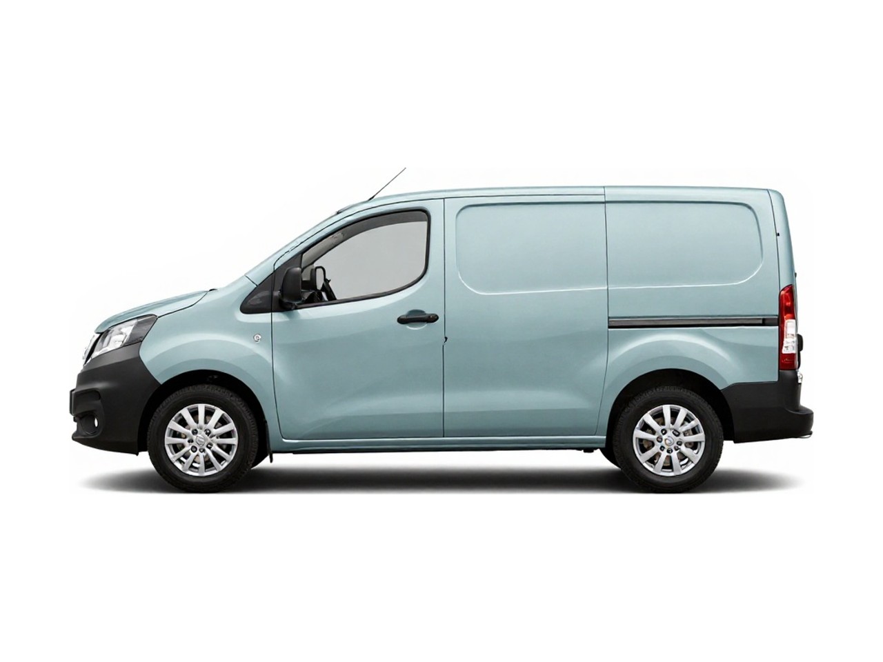 https://img.cruz.com/stock/2018/nissan/2018-nissan-nv200-sv-brilliant-silver