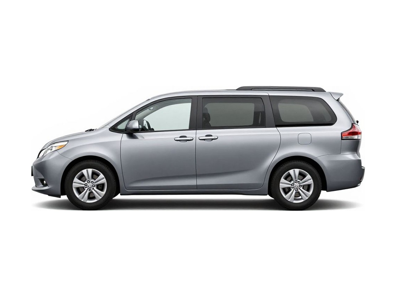 https://img.cruz.com/stock/2018/toyota/2018-toyota-sienna-xle-8-passenger-silver-sky-metallic