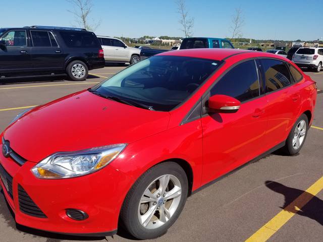 2013 Ford Focus SE, Race Red (Red & Orange), Front Wheel