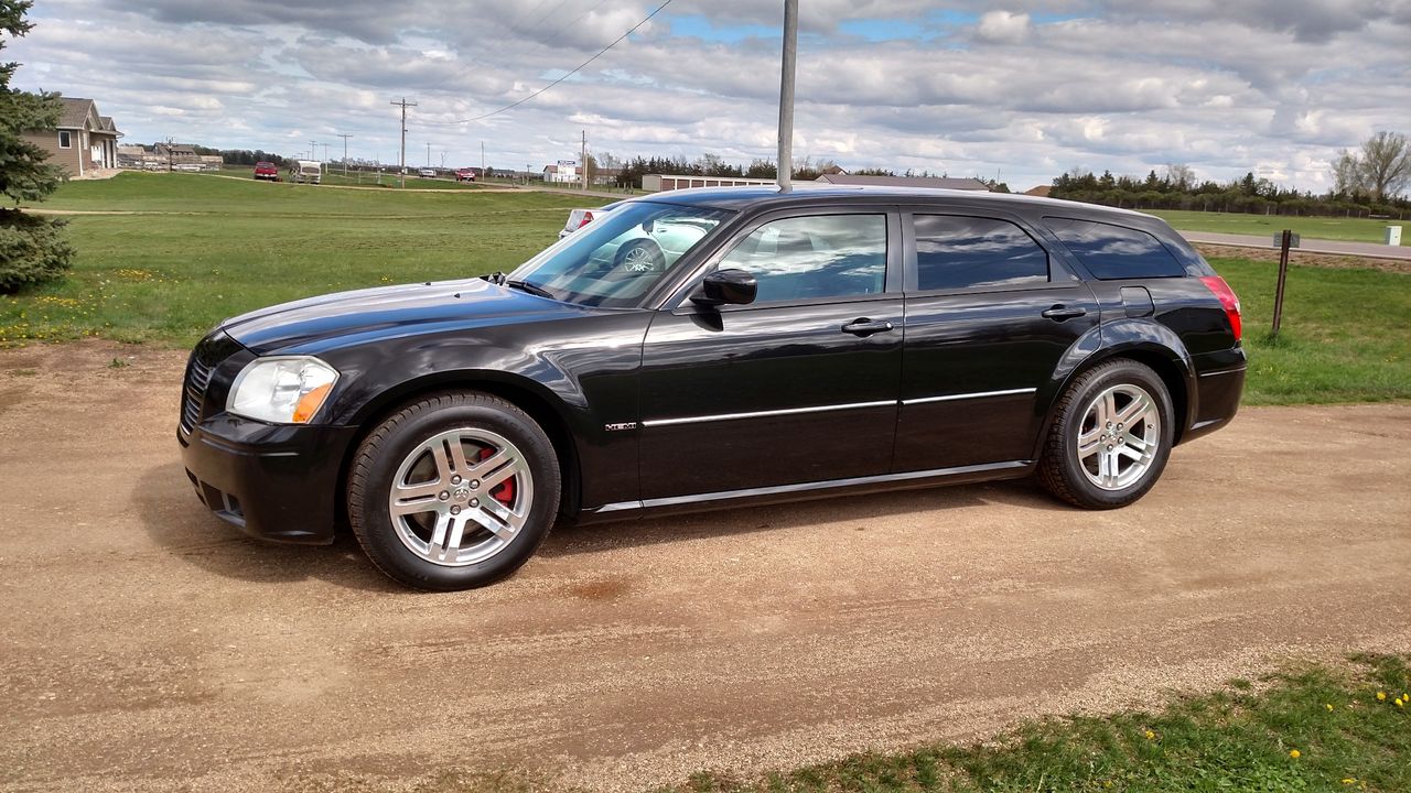 2006 Dodge Magnum RT | Parker, SD, Brilliant Black Crystal Pearlcoat (Black), Rear Wheel