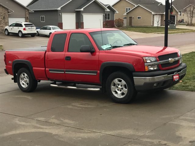 2005 Chevrolet Silverado 1500HD LT, Victory Red (Red & Orange), 4 Wheel