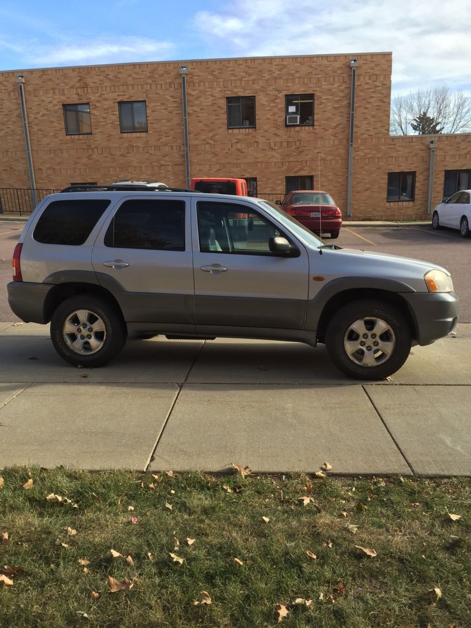 2001 Mazda Tribute ES-V6 | Sioux Falls, SD, Platinum Metallic (Gray), 4 Wheel