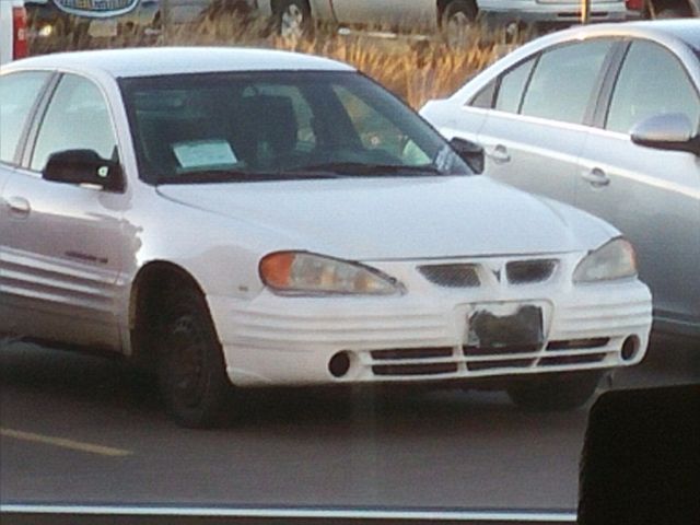 2000 Pontiac Grand Am SE, Arctic White (White), Front Wheel