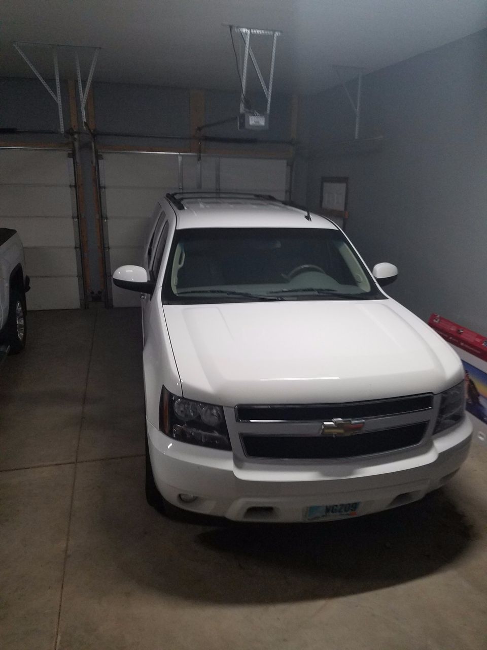 2011 Chevrolet Suburban LT 1500 | Sioux Falls, SD, Summit White (White), 4x4