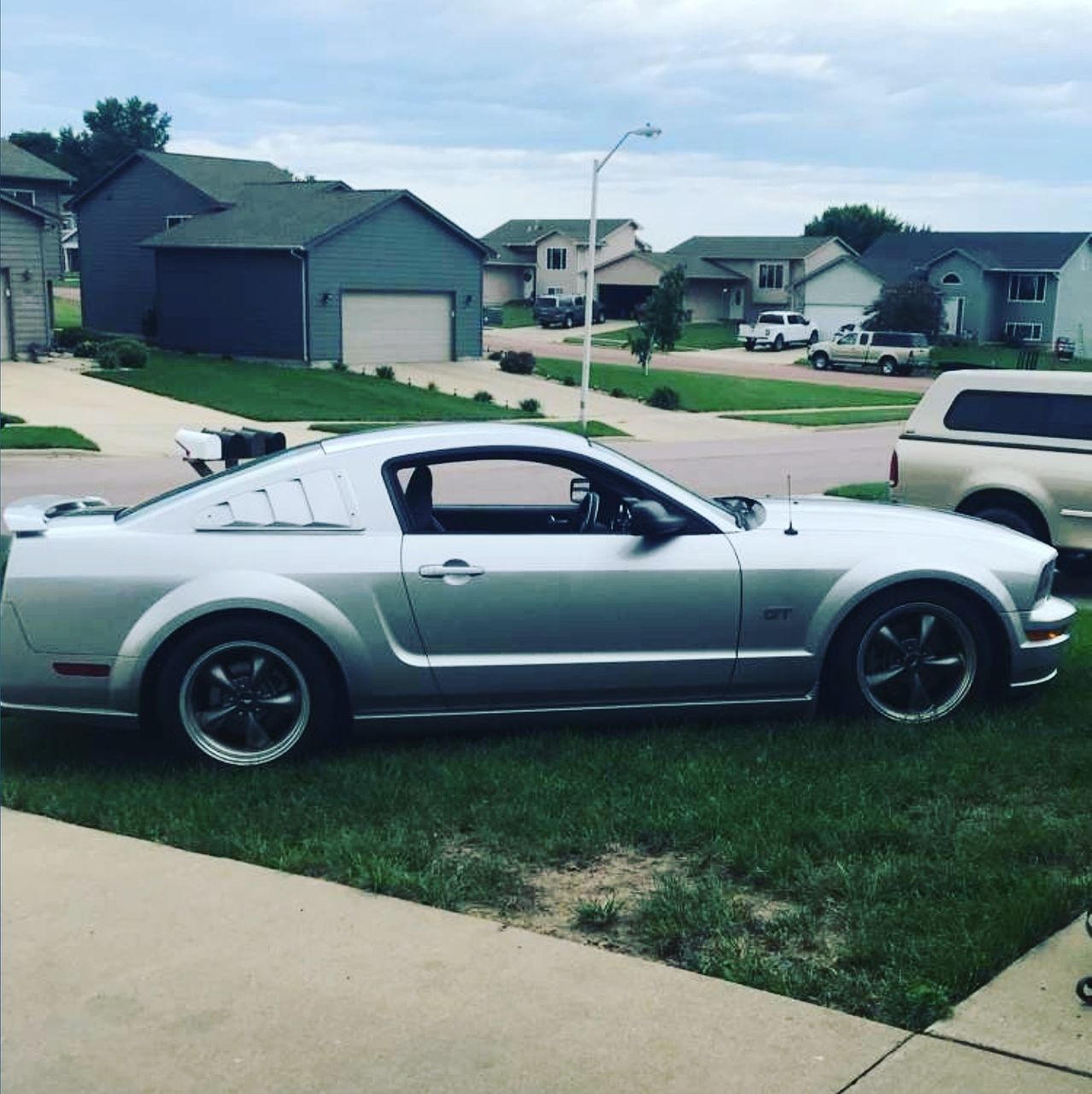2006 Ford Mustang GT Deluxe | Sioux Falls, SD, Satin Silver Clearcoat Metallic (Silver), Rear Wheel