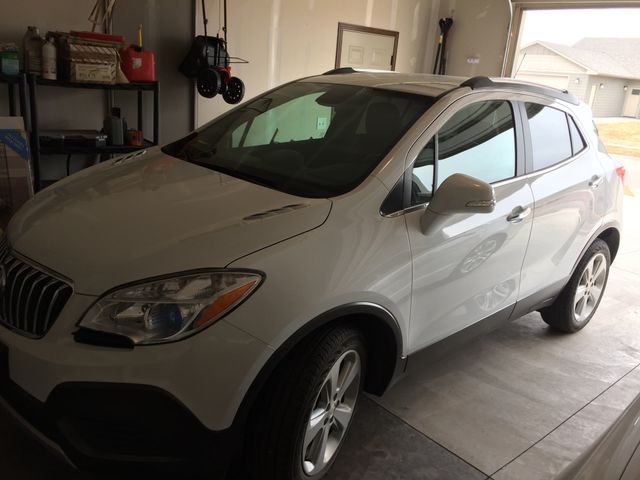 2016 Buick Encore Base, Summit White/Dark Argent Metallic (White), Front Wheel