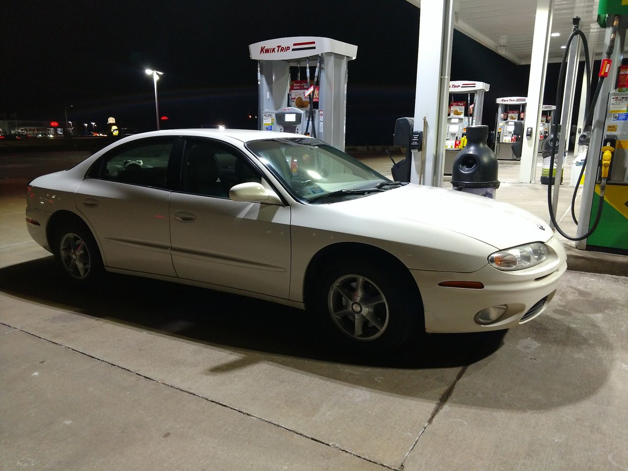 2002 Oldsmobile Aurora 3.5 | Garretson, SD, Ivory White (White), Front Wheel