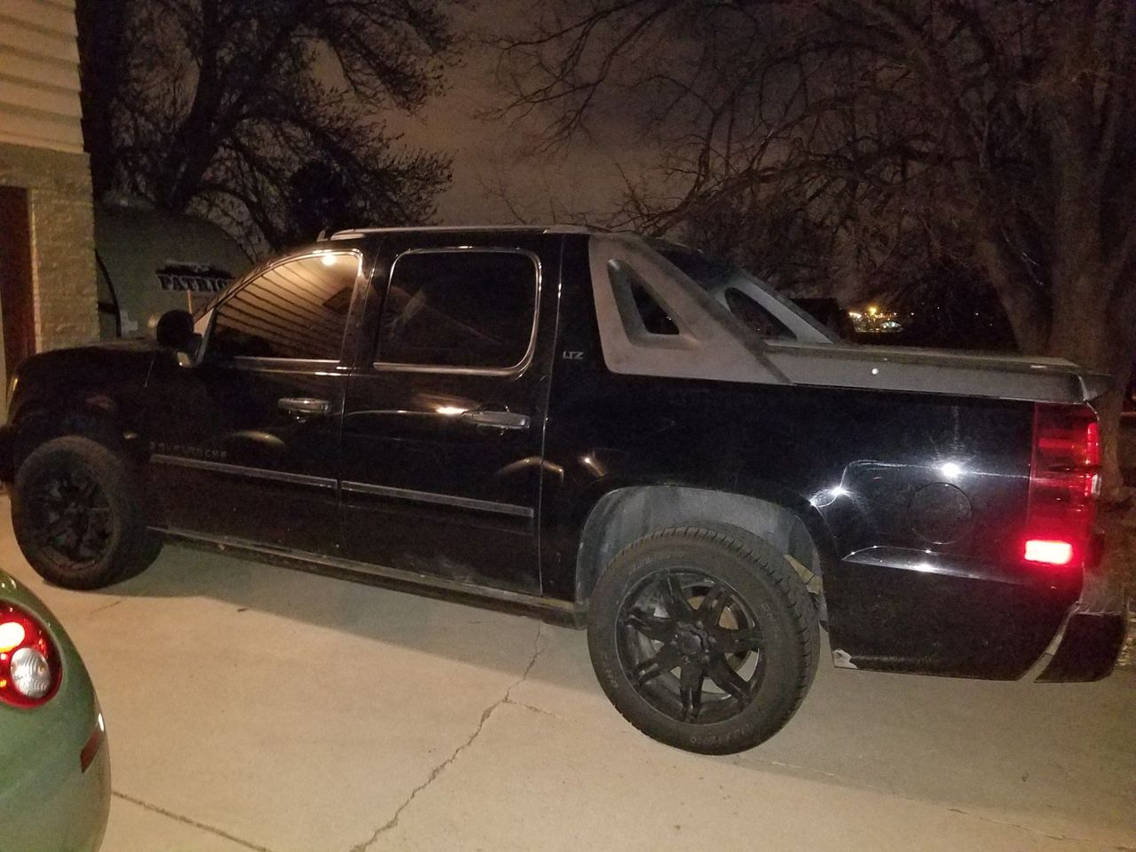 2009 Chevrolet Avalanche | Sioux Falls, SD, Black (Black)