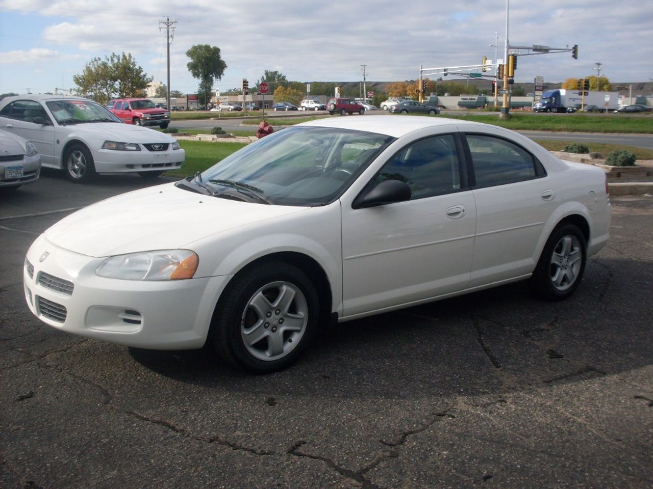 2003 Dodge Stratus SE | Willmar, MN, Stone White Clearcoat (White), Front Wheel