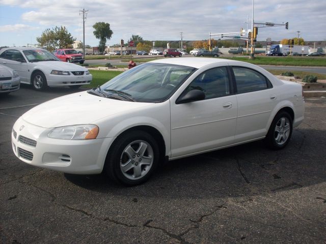 2003 Dodge Stratus SE, Stone White Clearcoat (White), Front Wheel