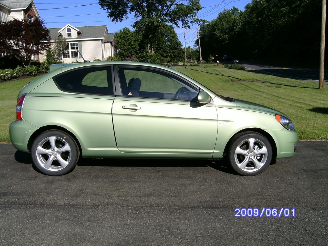 2009 Hyundai Accent SE | Watervliet, NY, Apple Green (Green), Front Wheel