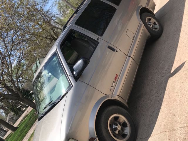 2002 Chevrolet Astro, Light Pewter Metallic (Gray)