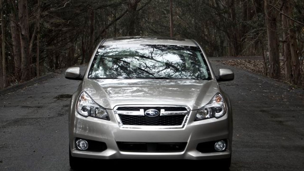 2014 Subaru Legacy 2.5i Limited | Sioux Falls, SD, Ice Silver Metallic (Silver), All Wheel