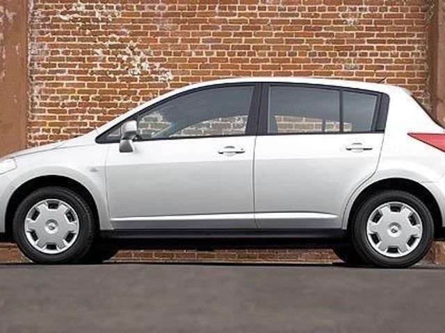 2009 Nissan Versa 1.8 SL, Magnetic Gray (Gray), Front Wheel