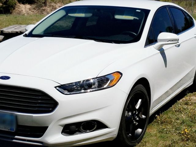 2014 Ford Fusion SE, Oxford White (White), Front Wheel