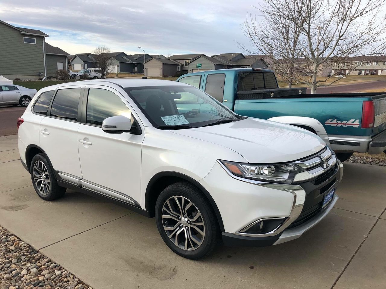 2016 Mitsubishi Outlander | Sioux Falls, SD, Diamond White Pearl (White)