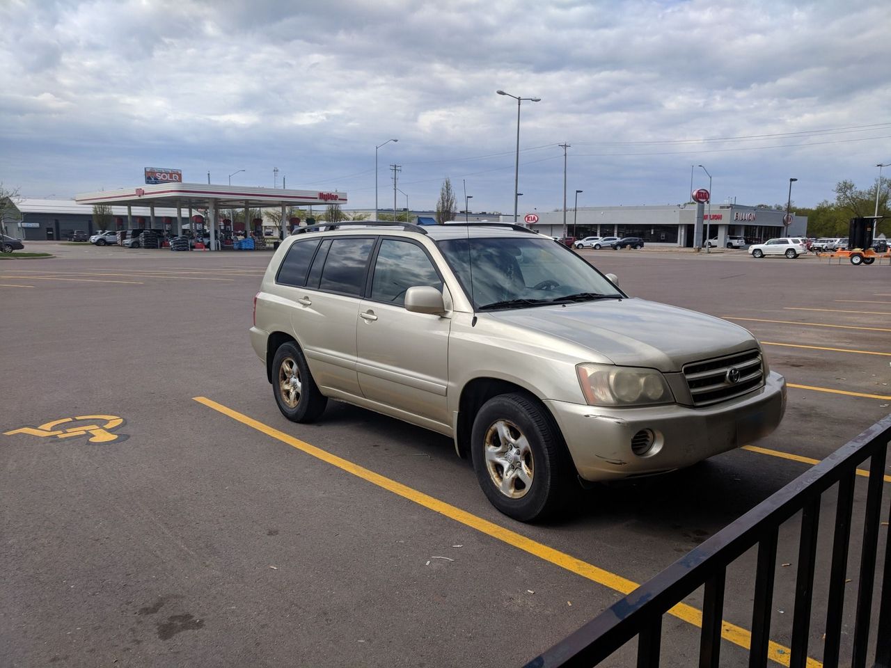 2003 Toyota Highlander | Sioux Falls, SD, Vintage Gold Metallic (Gold & Cream)