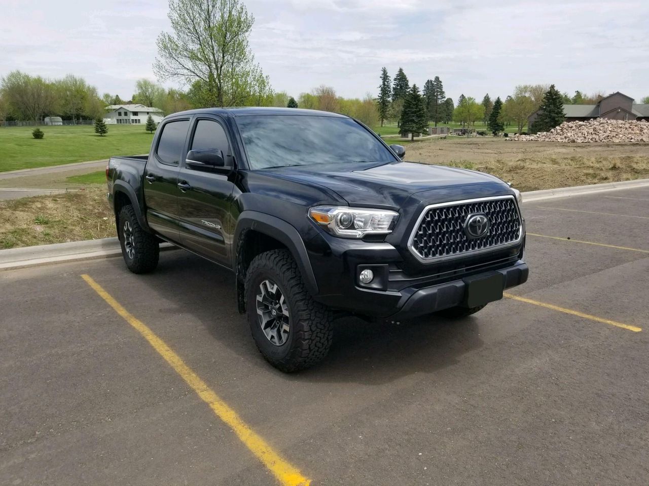 2018 Toyota Tacoma | Sioux Falls, SD, Midnight Black Metallic (Black)