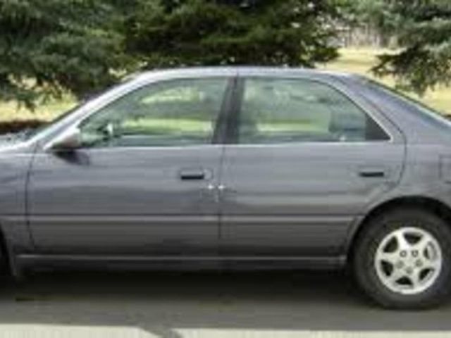 2001 Toyota Camry LE, Lunar Mist (Silver), Front Wheel