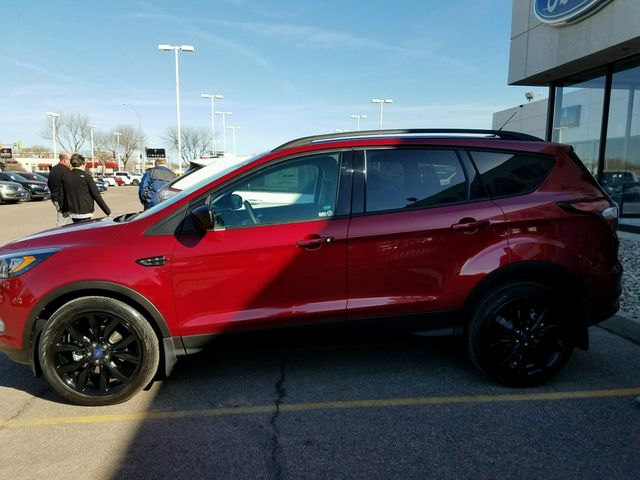 2017 Ford Escape, Ruby Red Metallic Tinted Clearcoat (Red & Orange)
