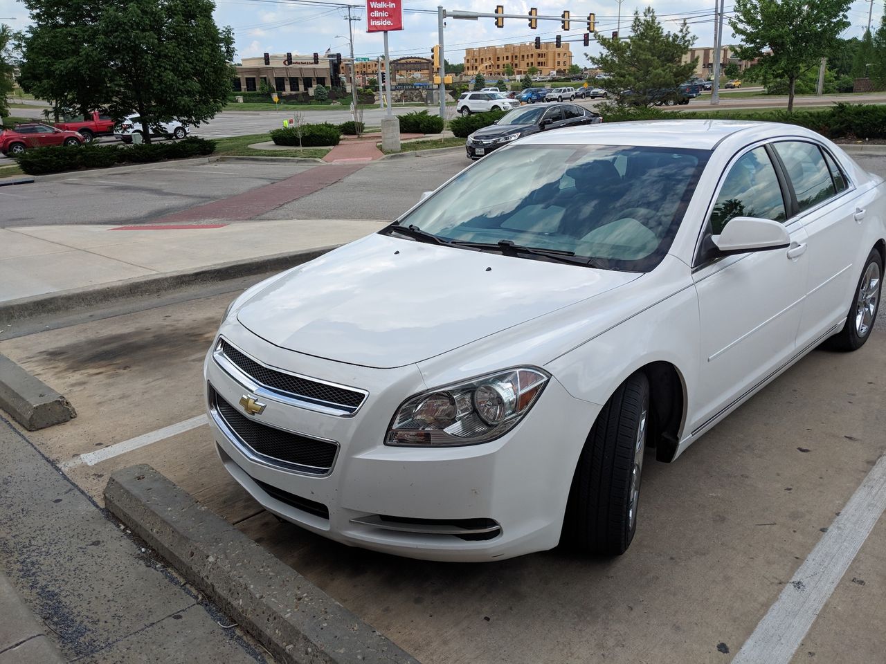 2010 Chevrolet Malibu LT | Olathe, KS, Summit White (White), Front Wheel