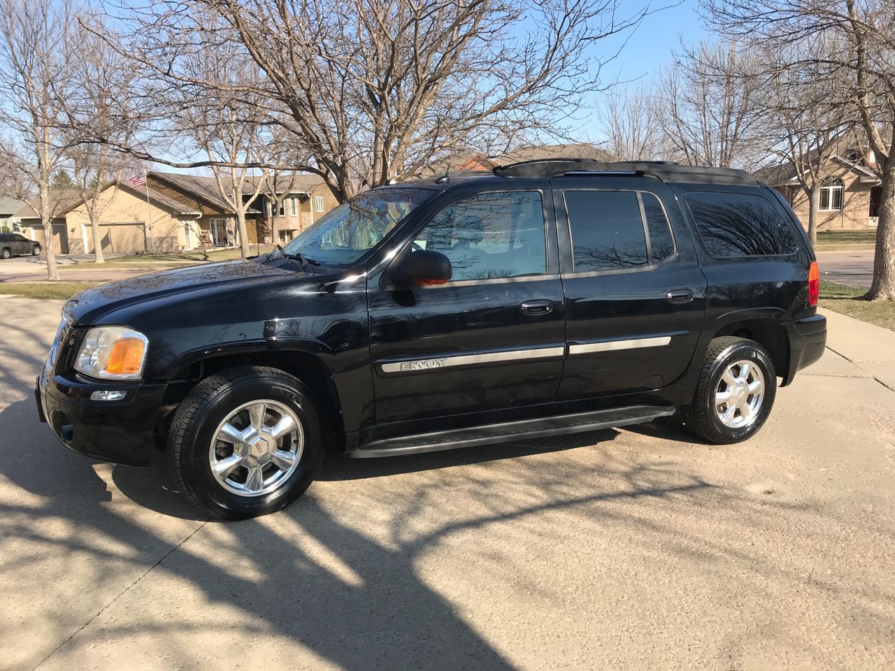 2005 GMC Envoy XL SLT | Sioux Falls, SD, Onyx Black (Black), 4 Wheel