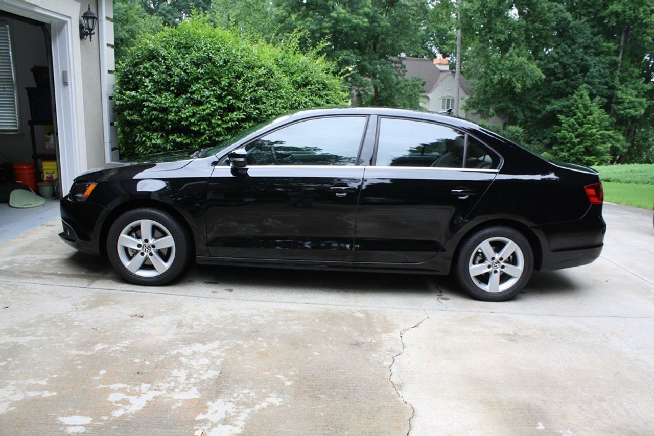 2012 Volkswagen Jetta | Sioux Falls, SD, Black Uni (Black), Front Wheel