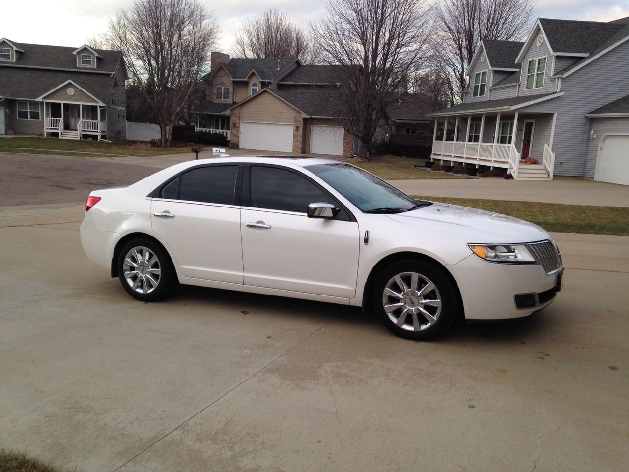 2010 Lincoln MKZ Base | Sioux Falls, SD, White Platinum Tri-Coat (White), All Wheel