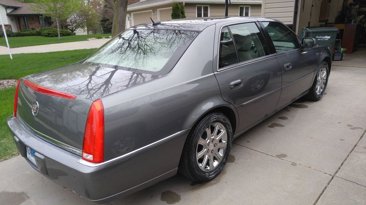 2008 Cadillac DTS | Sioux Falls, SD, Light Platinum (Silver), Front Wheel