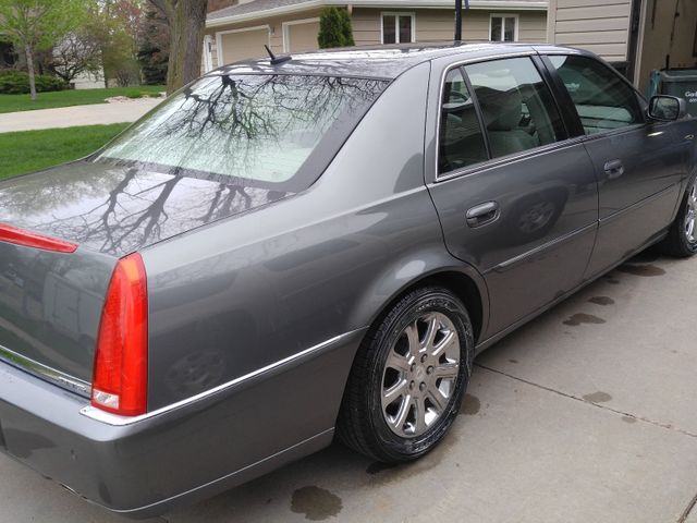 2008 Cadillac DTS, Light Platinum (Silver), Front Wheel