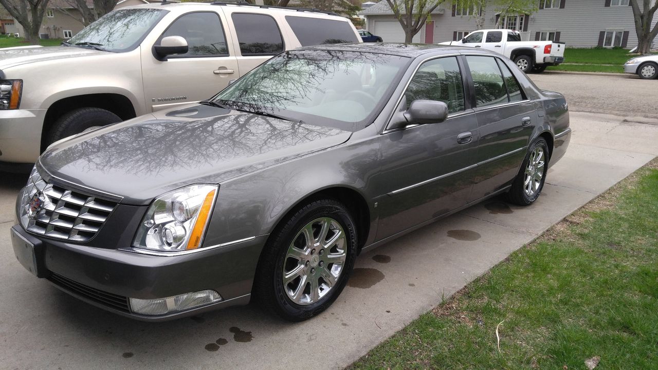 2008 Cadillac DTS | Sioux Falls, SD, Light Platinum (Silver), Front Wheel