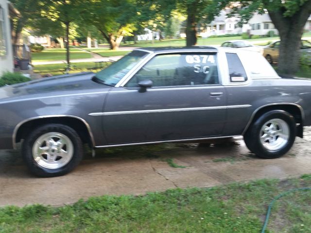 1982 Oldsmobile Cutlass Supreme Base, Dark Gray, Rear Wheel