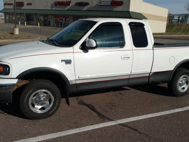 1999 Ford F-150 XLT, Oxford White Clearcoat (White), 4 Wheel