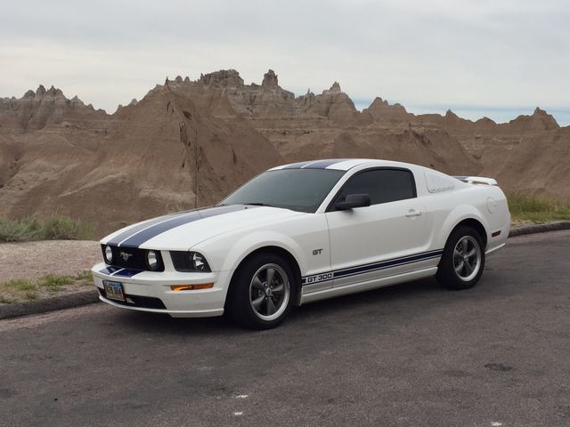 2005 Ford Mustang GT Premium, Performance White Clearcoat (White), Rear Wheel