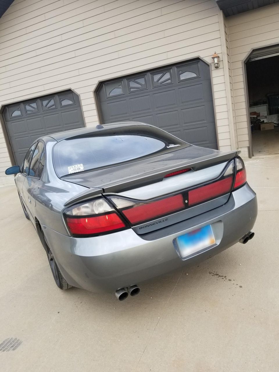 2004 Pontiac Bonneville GXP | Freeman, SD, Graystone Metallic (Gray), Front Wheel