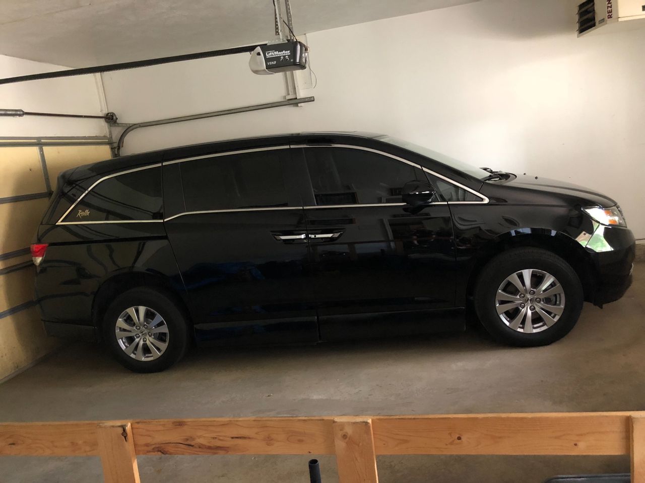 2014 Honda Odyssey EX-L w/Navi | Sioux Falls, SD, Crystal Black Pearl (Black), Front Wheel