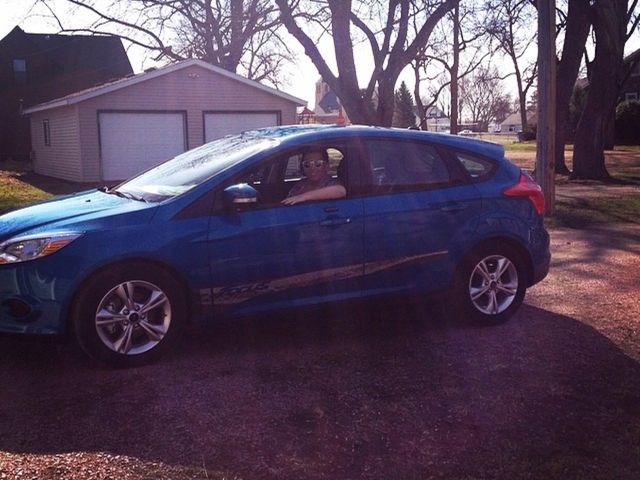 2013 Ford Focus, Blue Candy Metallic (Blue), Front Wheel