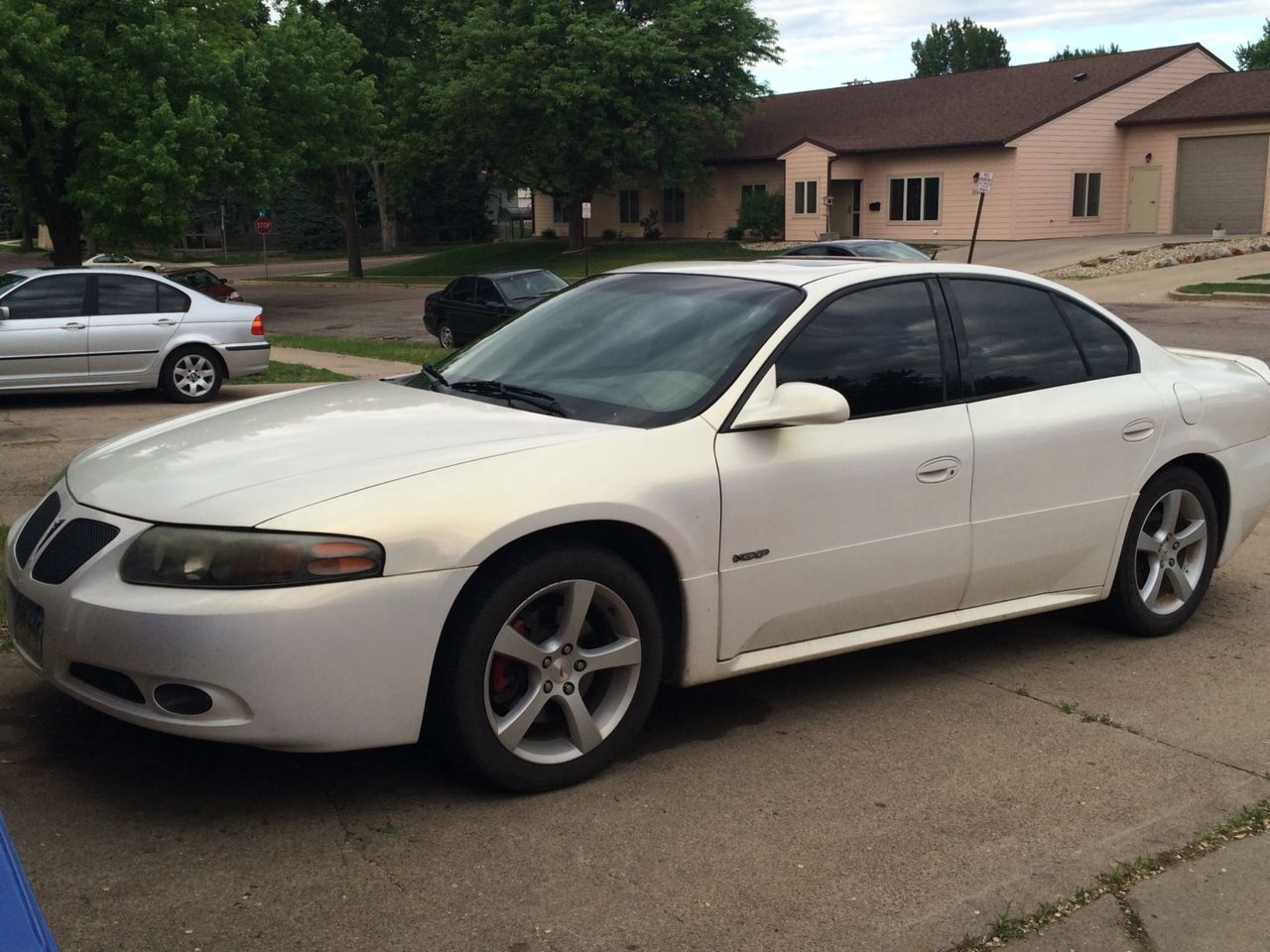 2005 Pontiac Bonneville GXP | Sioux Falls, SD, White-Gold Tricoat (White), Front Wheel