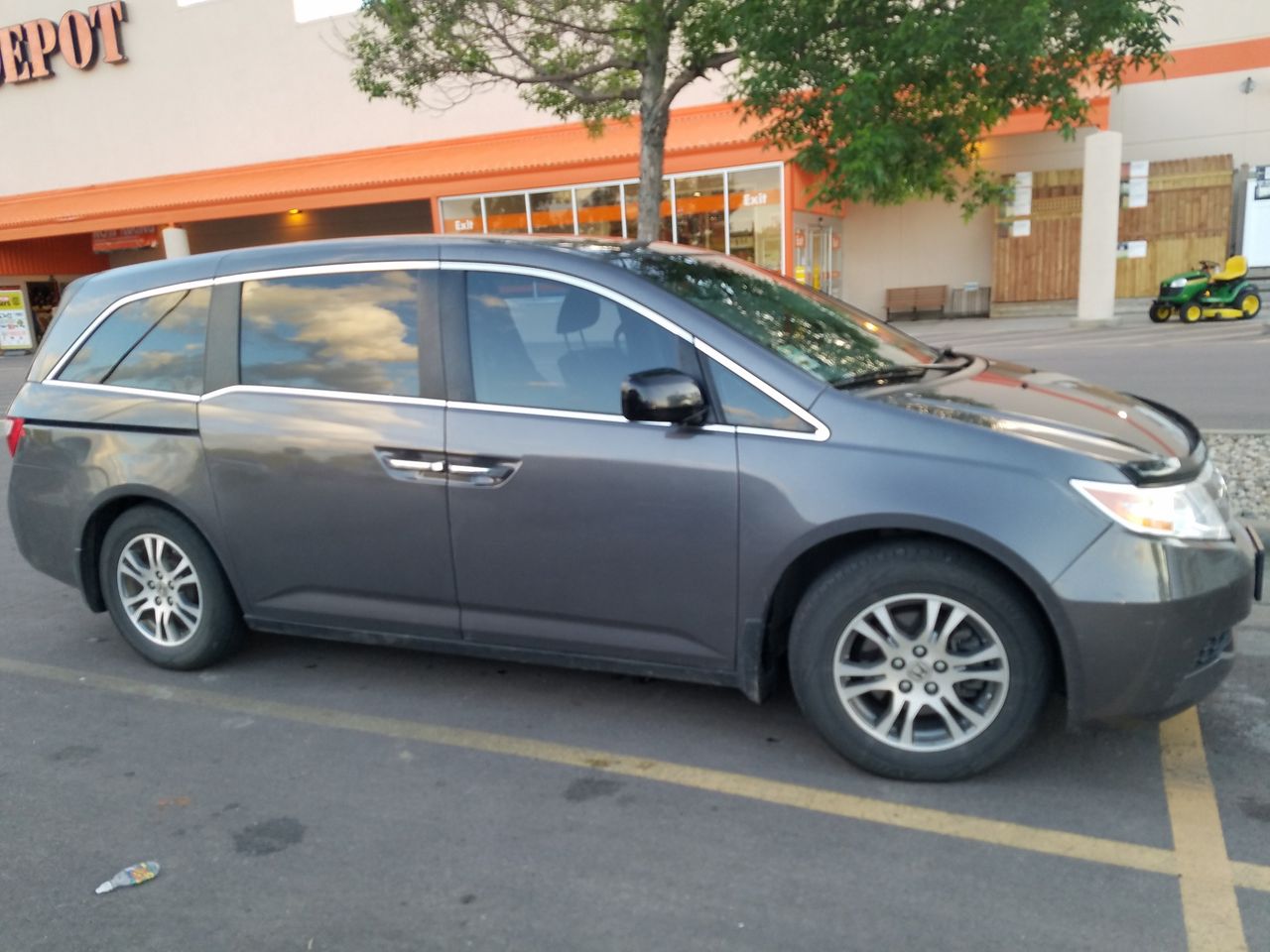 2012 Honda Odyssey | Sioux Falls, SD, Polished Metal Metallic (Gray), Front Wheel